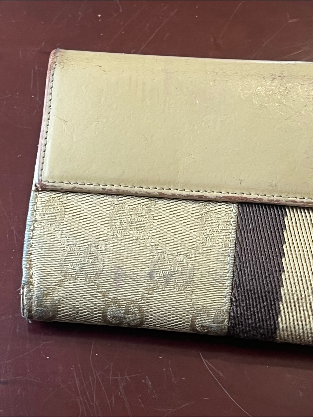 Authentic Gucci GG Supreme Canvas Wallet with Web Stripe and Clasp Closure. - Picture 14 of 15